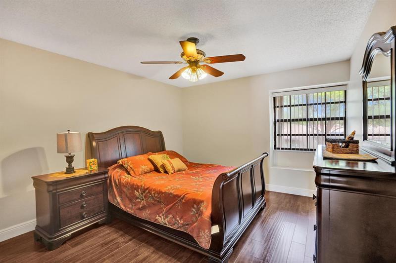 Image 42 of 81 For 6222 54th Dr