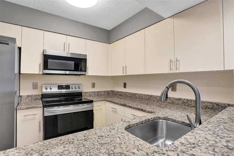Image 24 of 67 For 2334 Cypress Bend Dr  304