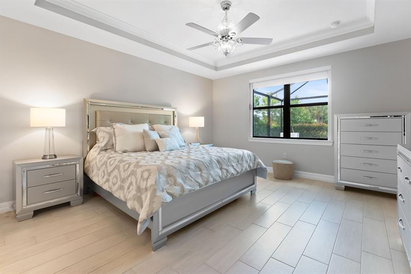 Image 20 of 54 For 2535 Primrose Pl