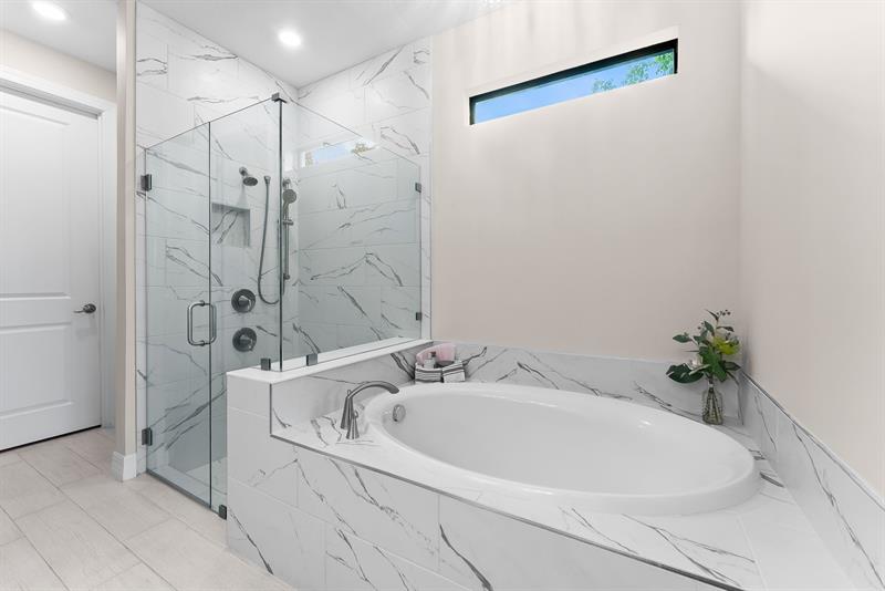 Image 22 of 54 For 2535 Primrose Pl