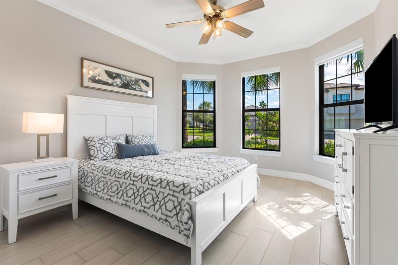 Image 23 of 54 For 2535 Primrose Pl