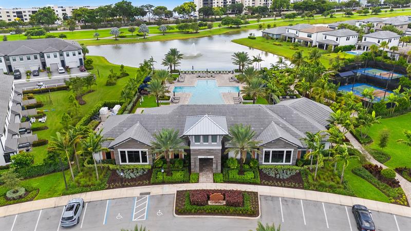 Image 33 of 54 For 2535 Primrose Pl