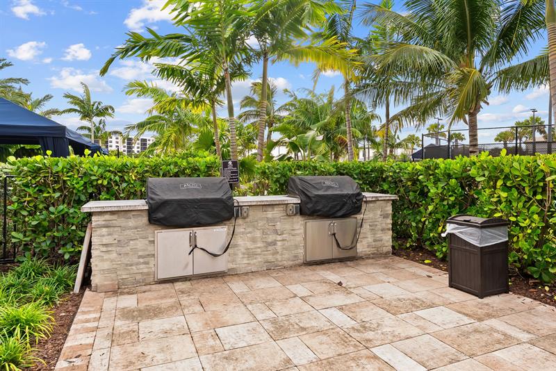 Image 40 of 54 For 2535 Primrose Pl