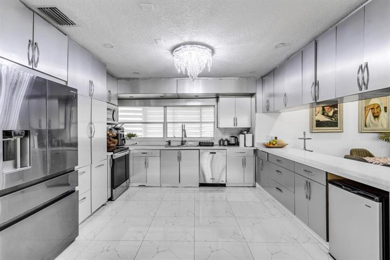 Image 10 of 37 For 4100 36th Ave