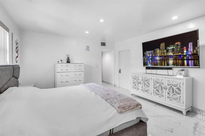 Image 12 of 37 For 4100 36th Ave