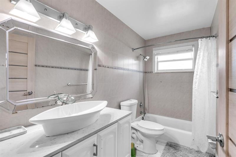 Image 15 of 37 For 4100 36th Ave