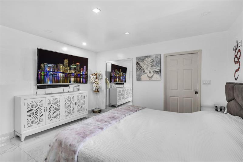 Image 16 of 37 For 4100 36th Ave