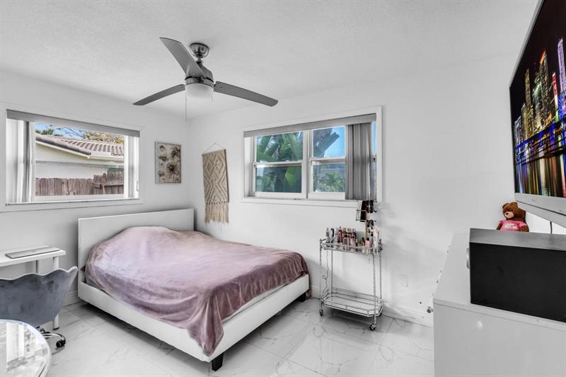 Image 18 of 37 For 4100 36th Ave