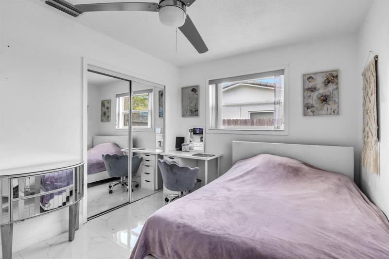 Image 21 of 37 For 4100 36th Ave