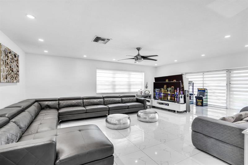 Image 3 of 37 For 4100 36th Ave