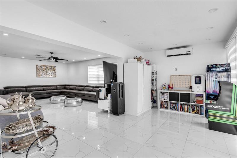 Image 4 of 37 For 4100 36th Ave