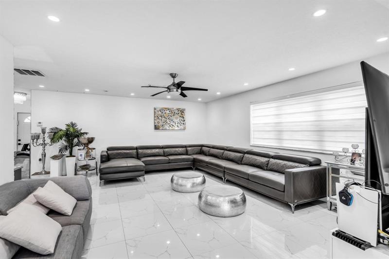 Image 9 of 37 For 4100 36th Ave