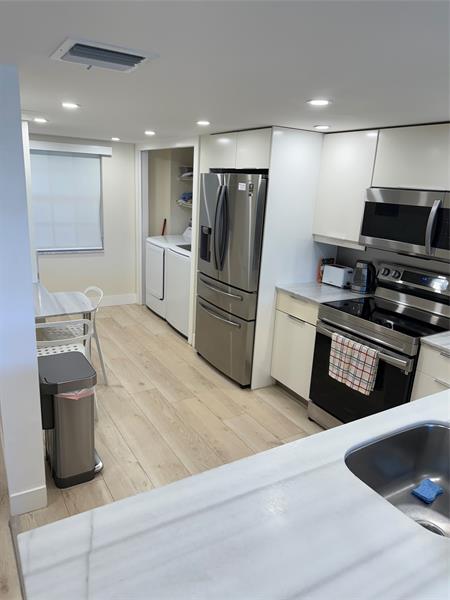 Image 16 of 39 For 802 Cypress Blvd 101