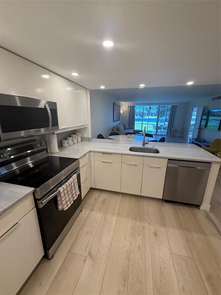 Image 17 of 39 For 802 Cypress Blvd 101