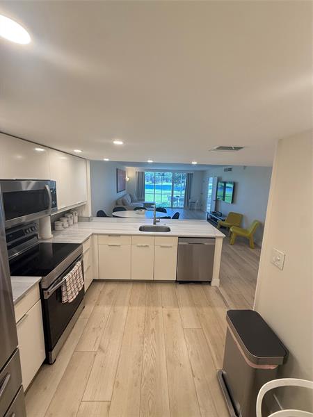 Image 18 of 39 For 802 Cypress Blvd 101