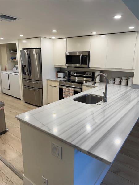 Image 24 of 39 For 802 Cypress Blvd 101