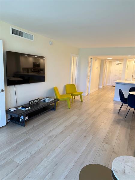 Image 28 of 39 For 802 Cypress Blvd 101