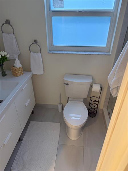 Image 9 of 39 For 802 Cypress Blvd 101