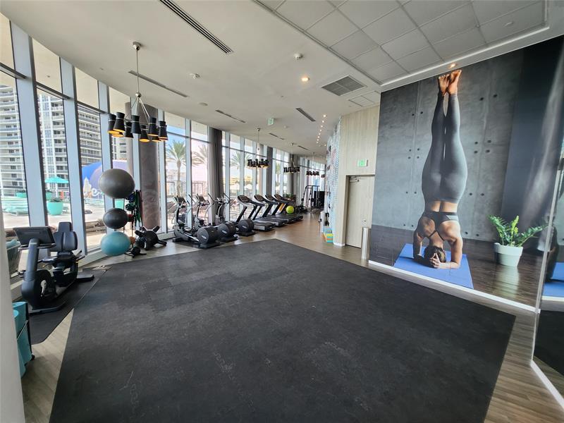 Image 21 of 51 For 4111 Ocean Dr  2107