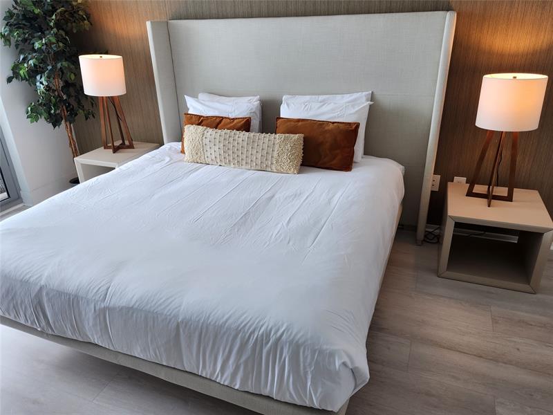 Image 23 of 51 For 4111 Ocean Dr  2107