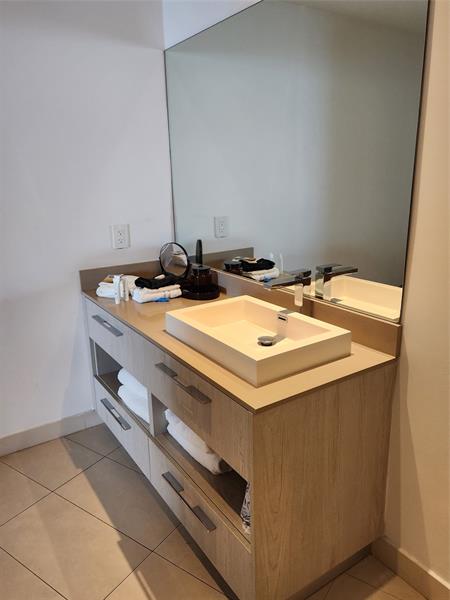 Image 35 of 51 For 4111 Ocean Dr  2107