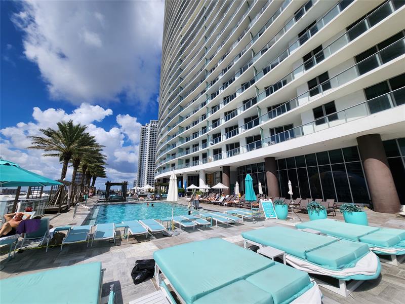 Image 40 of 51 For 4111 Ocean Dr  2107