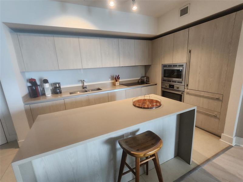 Image 43 of 51 For 4111 Ocean Dr  2107