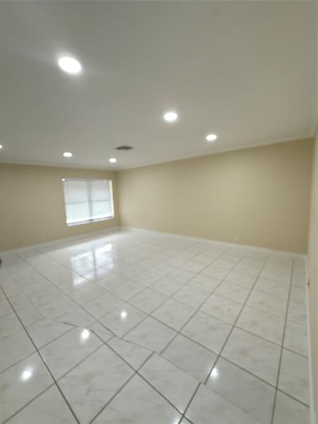 Image 4 of 18 For 11471 33rd St  East