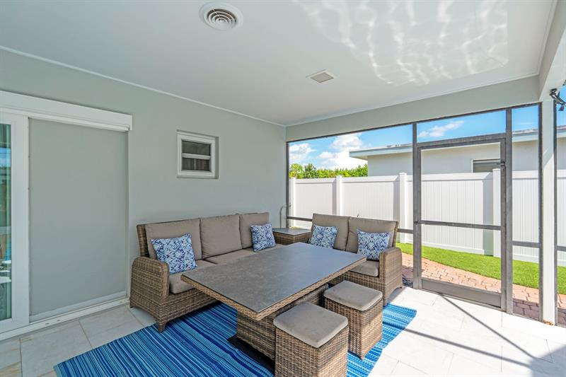 Image 17 of 60 For 640 74th Ter