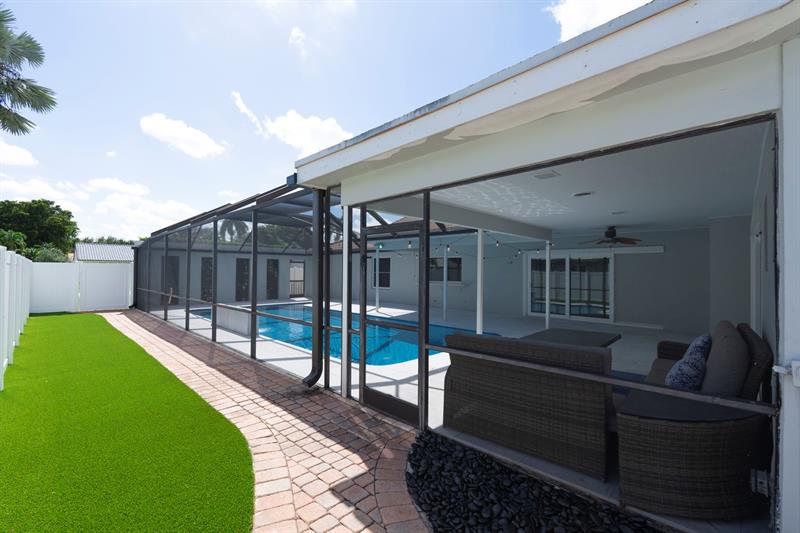 Image 19 of 60 For 640 74th Ter