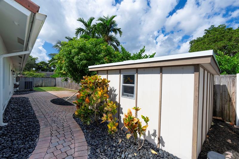 Image 22 of 60 For 640 74th Ter