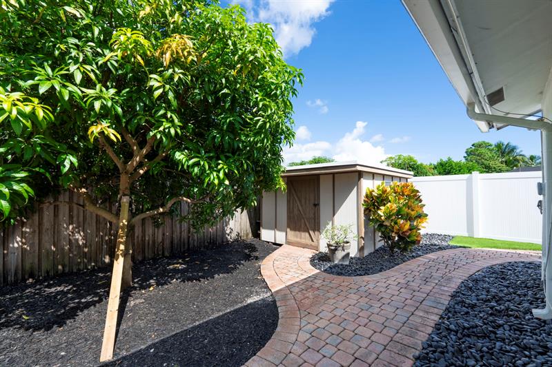 Image 23 of 60 For 640 74th Ter