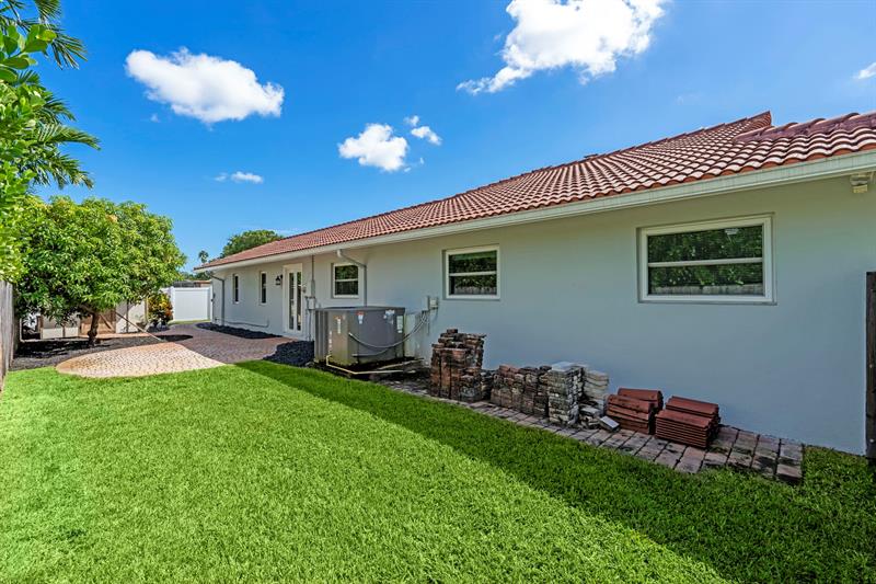 Image 25 of 60 For 640 74th Ter