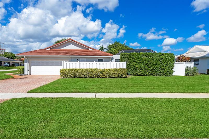 Image 3 of 60 For 640 74th Ter