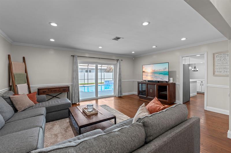 Image 32 of 60 For 640 74th Ter