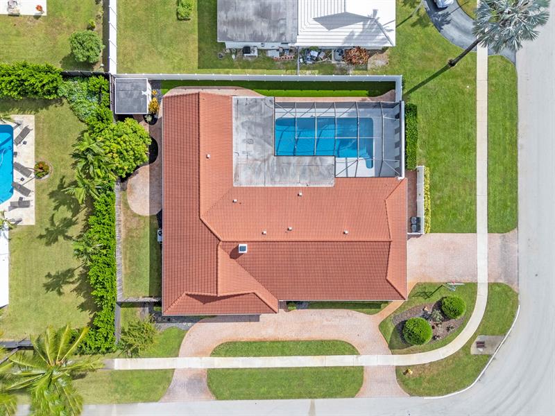 Image 4 of 60 For 640 74th Ter