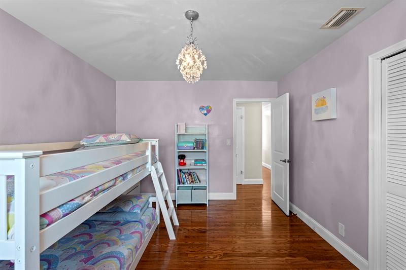 Image 47 of 60 For 640 74th Ter