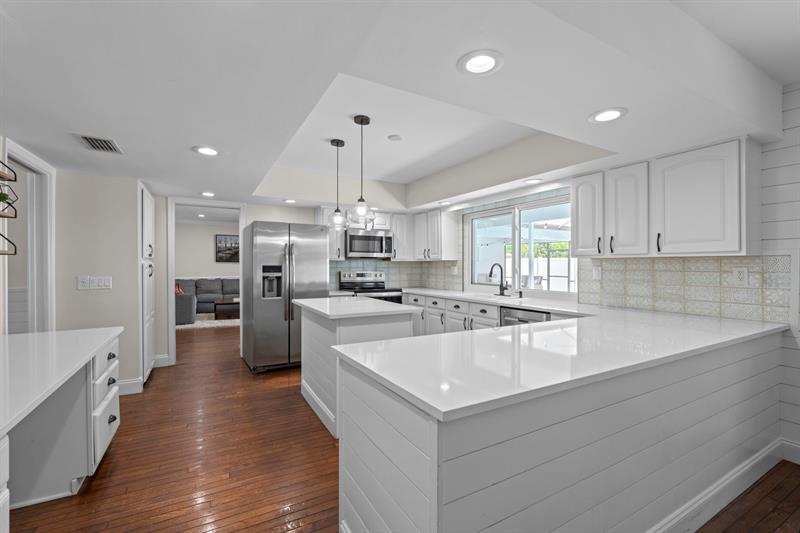 Image 7 of 60 For 640 74th Ter