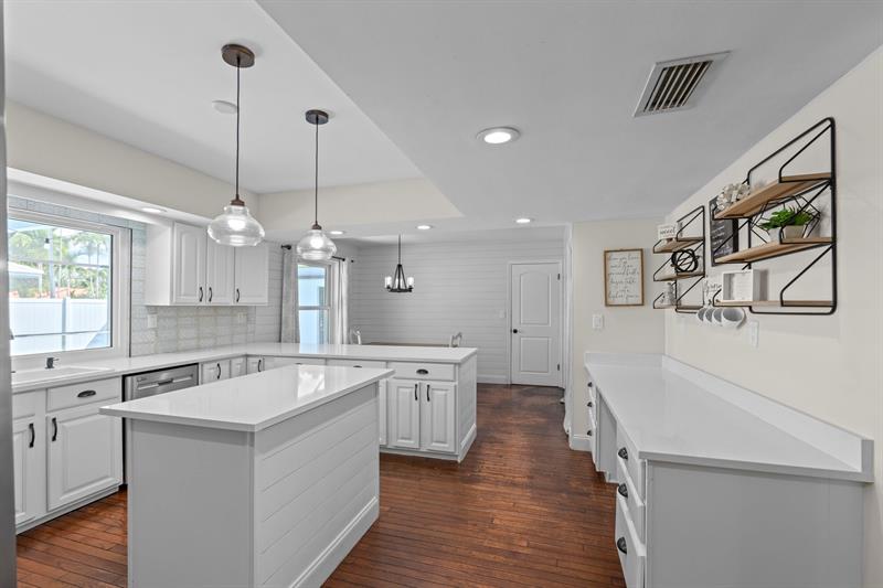 Image 8 of 60 For 640 74th Ter