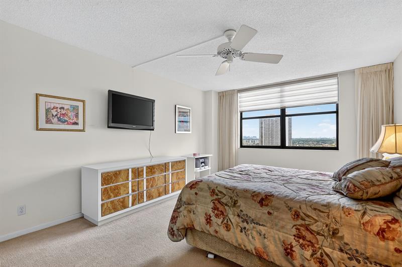 Image 18 of 37 For 18151 31st Ct 1709