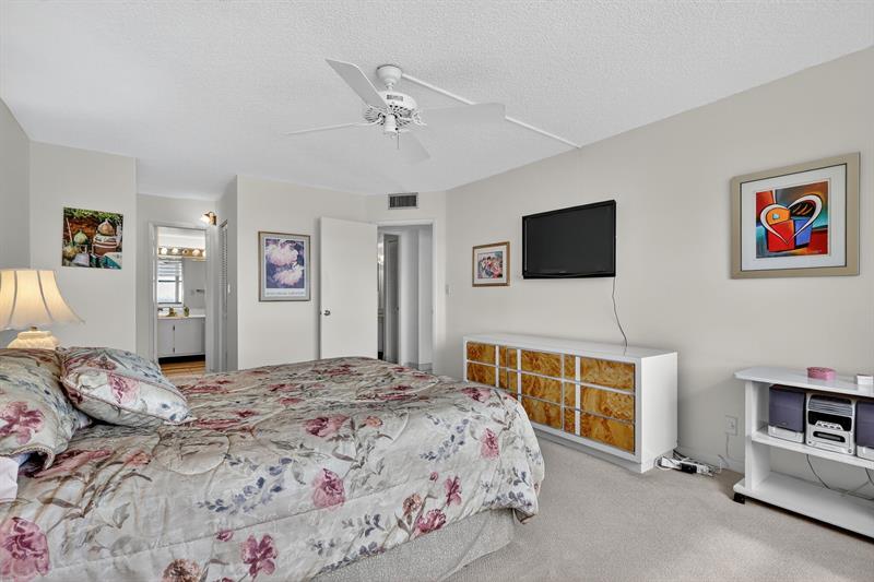 Image 20 of 37 For 18151 31st Ct 1709