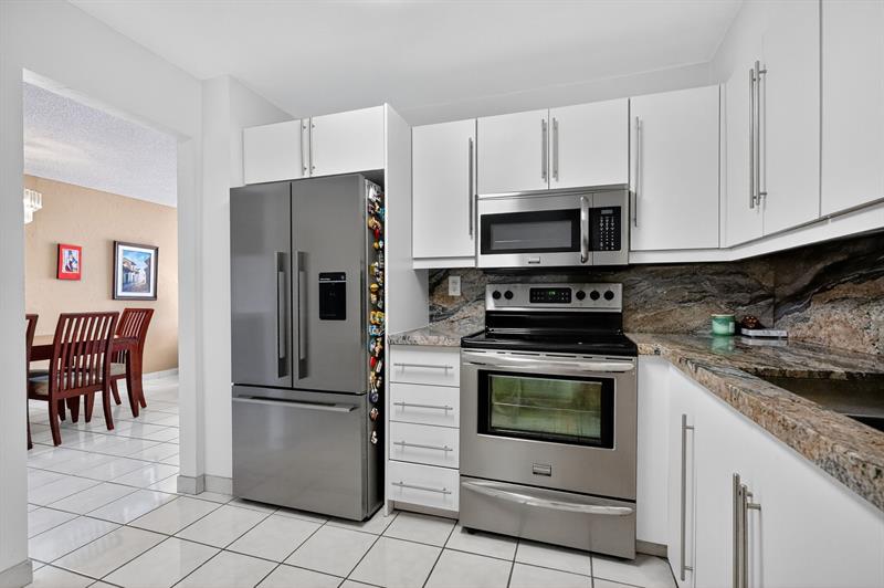 Image 9 of 37 For 18151 31st Ct 1709