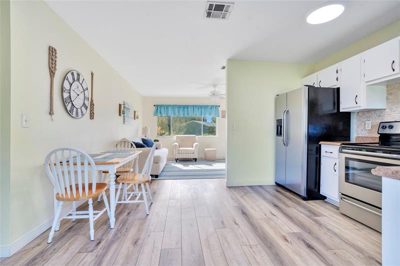 Image 11 of 40 For 808 Belmont Cir