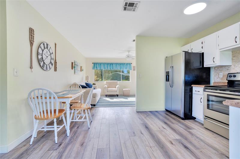 Image 12 of 40 For 808 Belmont Cir