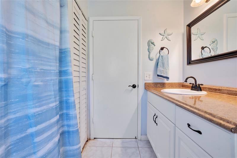 Image 17 of 40 For 808 Belmont Cir