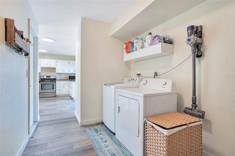 Image 21 of 40 For 808 Belmont Cir