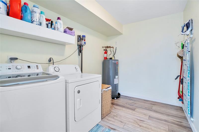 Image 22 of 40 For 808 Belmont Cir