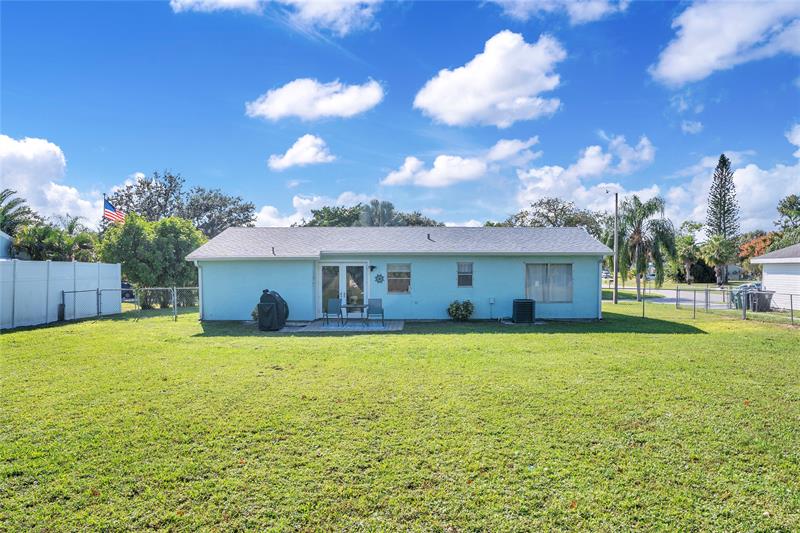 Image 25 of 40 For 808 Belmont Cir