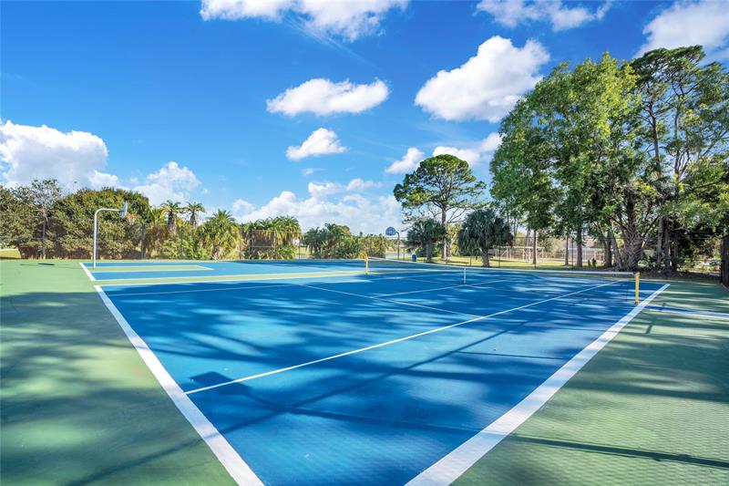 Image 33 of 40 For 808 Belmont Cir