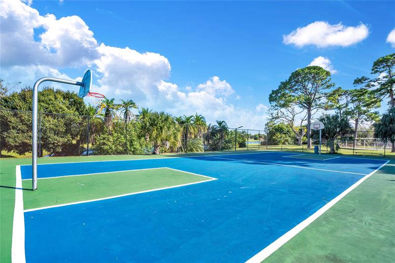 Image 34 of 40 For 808 Belmont Cir